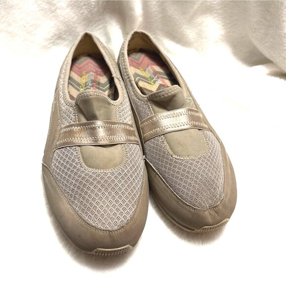 Skechers Womens Beige Slip-On Shoes Size 10 US UK 7 EUR 40 Synthetic/Textile Upp - Picture 2 of 6